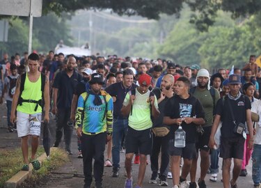 Tres caravanas de migrantes avanzan por el sur de México rumbo a Estados Unidos