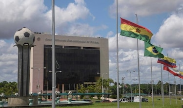 Conmebol denuncia a tres expresidentes por corrupción