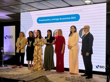 BID entrega Premio de Innovación en Género y Diversidad en Energía 2024 a AES Panamá