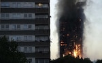 Londres: al menos 30 heridos por incendio en edificio de 27 pisos