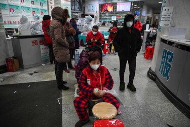 China aisla a 56 millones de personas para contener el coronavirus; equivalente a toda Centroamérica