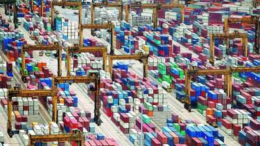 Analizan futuro económico