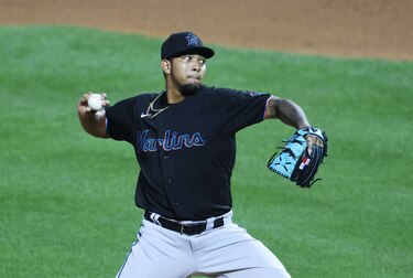El panameño Humberto Mejía poncha a seis en su debut con los Marlins