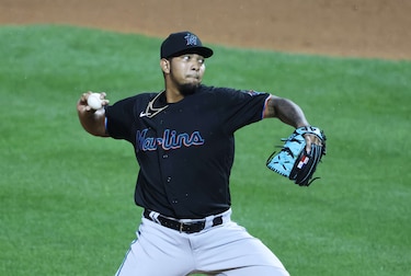 El panameño Humberto Mejía poncha a seis en su debut con los Marlins