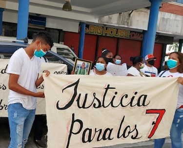 Familiares piden que se llame a juicio a los implicados en la masacre de 7 jóvenes en Colón