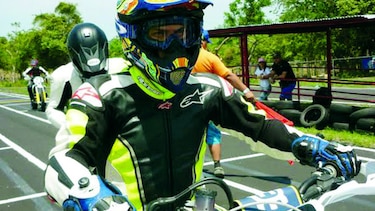 Motos, literalmente, volaron