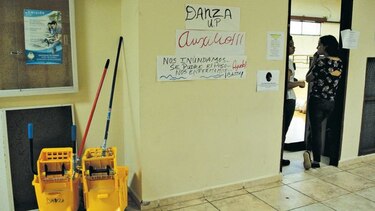 Universitarios denuncian ‘abandono’ del arte y la cultura