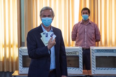 Chile vota en la elección más incierta tras el fin de la dictadura