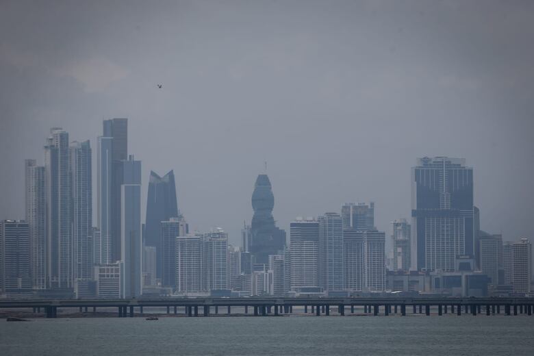 Fitch: Panamá pierde grado de inversión; el MEF eleva su protesta