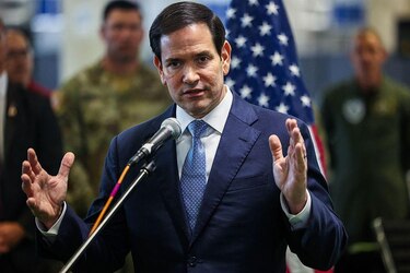 ‘Ahora hay que sacar al resto de la pandilla’ de Venezuela: Otto Reich