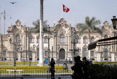 Allanan oficinas del Palacio de Gobierno en Perú por investigación de corrupción