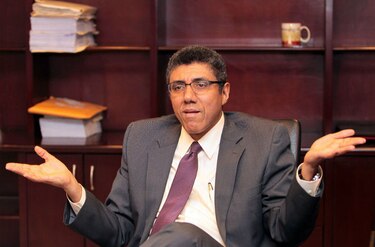Falsifican la firma de Publio Cortés, director general de Ingresos