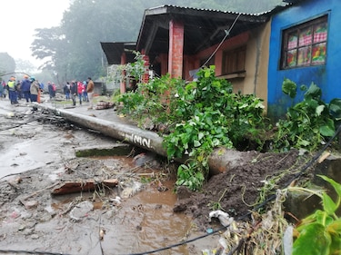 Vía Chiriquí-Bocas mantiene al menos 15 derrumbes; hay más de 2 mil personas en refugios