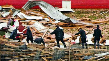 Tornados causan muertes y destrozos en EU