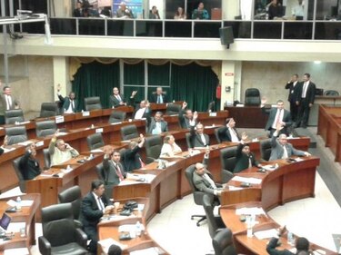 Aprueban derogación de cambios fiscales establecidos en la Ley No. 120