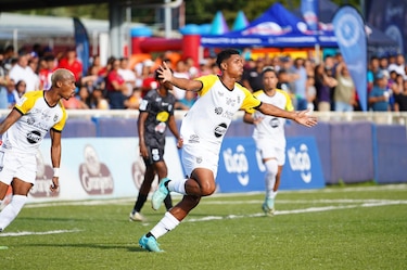 El goleador panameño Davis Contreras lleva su talento al Municipal