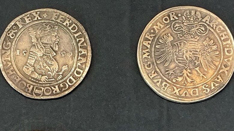 La fascinante historia del pequeño pueblo europeo que creó el primer dólar y fue clave en el inicio de la era nuclear