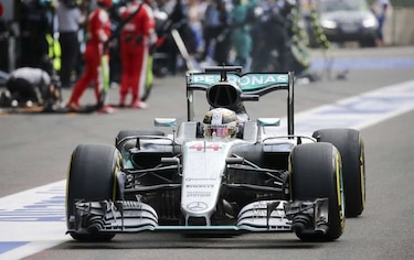 Hamilton vuelve a la acción decidido a acercarse a Vettel