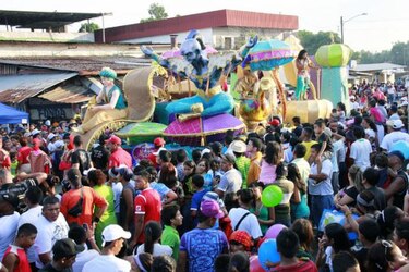 Alcaldía amplía entregar permisos para participar en desfile del Día del Niño