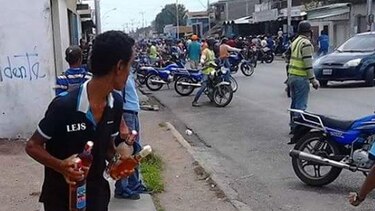 Disturbios y saqueos amenazan salida política en Venezuela