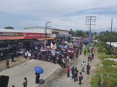 Trabajadores bananeros marchan en recuerdo a las protestas contra la ‘ley chorizo’ en 2010