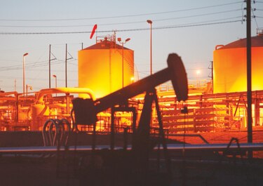 El petróleo se repone tras caída de las reservas en Estados Unidos