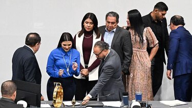 El Salvador aprueba el cambio constitucional impulsado por Bukele para permitir la cadena perpetua