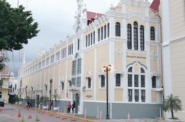 Asociación de diplomáticos cuestiona a Cancillería por el manejo del servicio exterior y las designaciones políticas