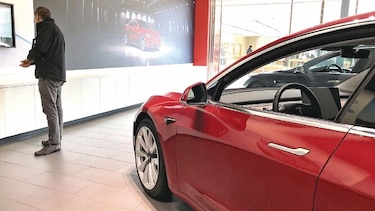 La arriesgada apuesta de Tesla de vender carros solo por internet