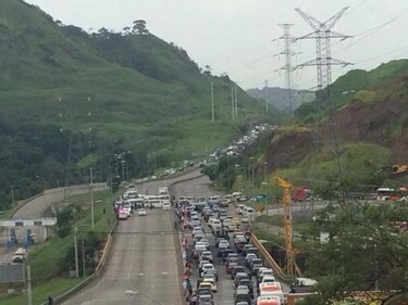 Conductores informales despejan el Corredor norte; irán en caravana a la ATTT