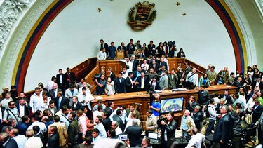 Diputados piden juicio a Maduro
