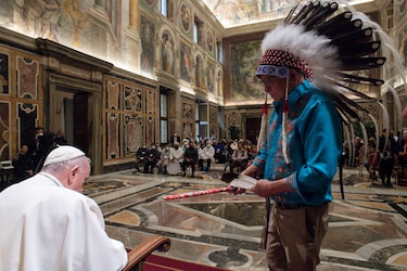 El papa Francisco pide perdón por los abusos en internados católicos para indígenas en Canadá