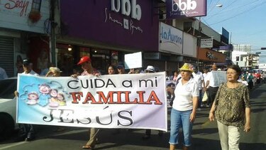 Realizan caminata por las familias en Chitré