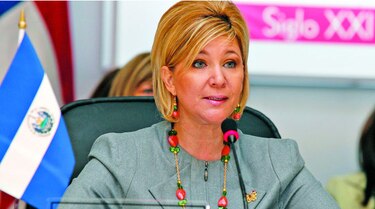 El Salvador: fiscalía pide revocar libertad de esposa del expresidente Saca