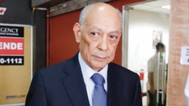Politólogo rinde testimonio en juicio por los pinchazos