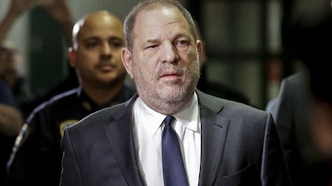 Grupos noticiosos luchan por audiencia abierta a Weinstein