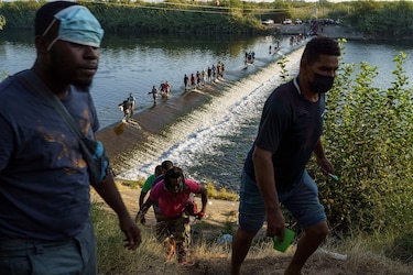 Estados Unidos aumentará ‘vuelos de deportación’ para inmigrantes varados en Texas