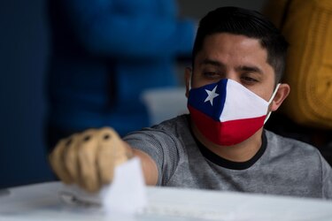 Chile reinstaura el voto obligatorio para elecciones populares y plebiscitos