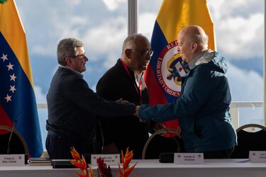 Colombia y ELN invitan a Estados Unidos, España y seis países más a acompañar diálogo