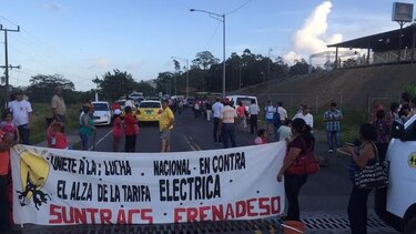 18 horas de protesta en el puente sobre el río Changuinola