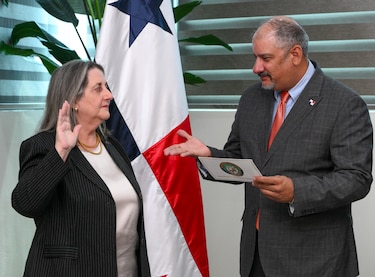 La cerca de púas del mulinato