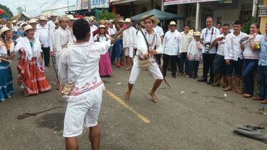 Desfile folclórico del Festival del Manito: Derroche de costumbres y tradiciones