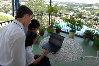 El espejismo tecnológico: por qué comprar laptops no mejora la educación