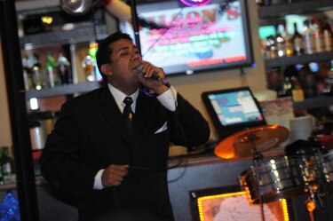 Alcaldía capitalina prohíbe karaokes y venta de licor este domingo 2 de noviembre