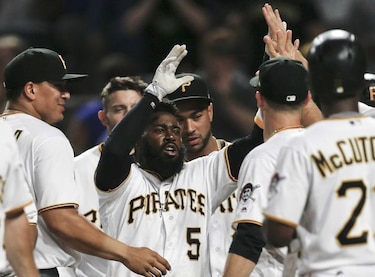 Josh Harrison estropea un 'no hitter' en la décima entrada y fija récord