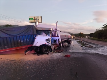 La vía Panamericana fue cerrada en Chame tras accidente entre dos camiones