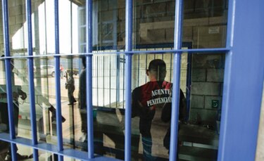 Suspenden las visitas en todas las cárceles del país