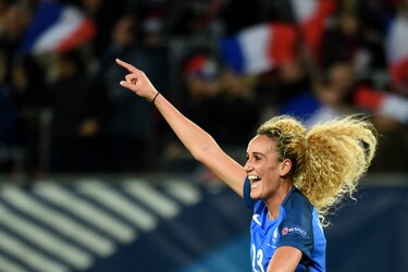 Jugadora del PSG Kheira Hamraoui sufre una agresión; su compañera Aminata Diallo está bajo custodia