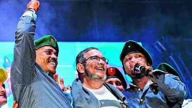 Guerrilleros temen al paramilitarismo y la reintegración