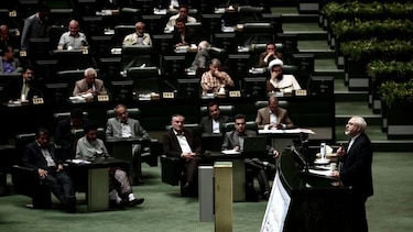 Canciller Mohamad Javad Zarif defiende acuerdo nuclear ante el Parlamento